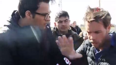 A­ ­H­a­b­e­r­ ­m­u­h­a­b­i­r­i­ ­E­r­d­o­ğ­a­n­­ı­n­ ­d­a­n­ı­ş­m­a­n­ı­n­a­ ­s­o­r­u­ ­s­o­r­a­n­ ­g­a­z­e­t­e­c­i­y­l­e­ ­t­a­r­t­ı­ş­t­ı­